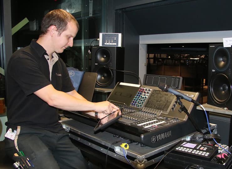 Mitarbeiter KKL Crew Gebäudetechnik Luzerner Saal im KKL Luzern