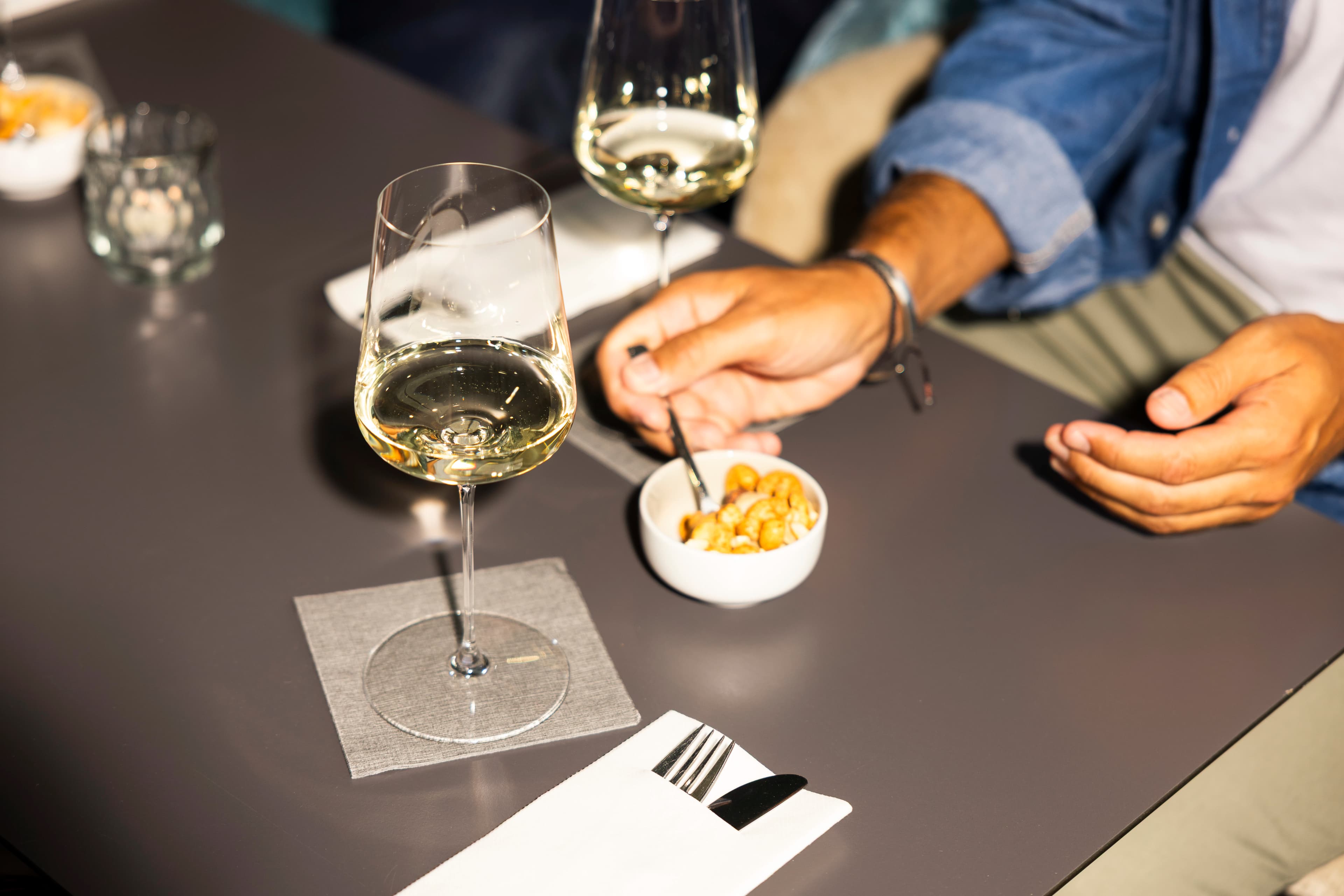 wine and nuts at Seebar Kitchen & Wine at the KKL Luzern